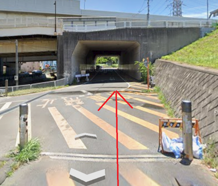 常磐自動車道の高架下