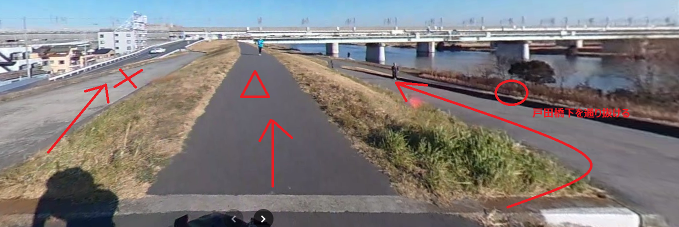 戸田橋下を通りぬける